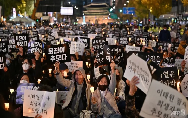  500 Anak Muda Gelar Peringatan Korban Pesta Halloween di Itaewon