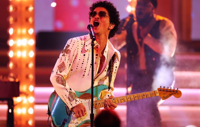  Bruno Mars Pikat Penonton Konser dan Para Idol K-Pop di Seoul, Ubah Lirik Jadi Bahasa Korea